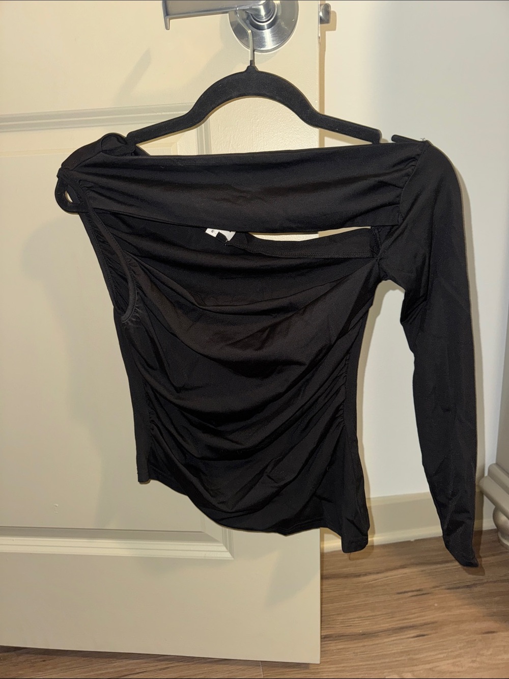superdown Black Asymmetric One-Shoulder Long Sleeve Top
